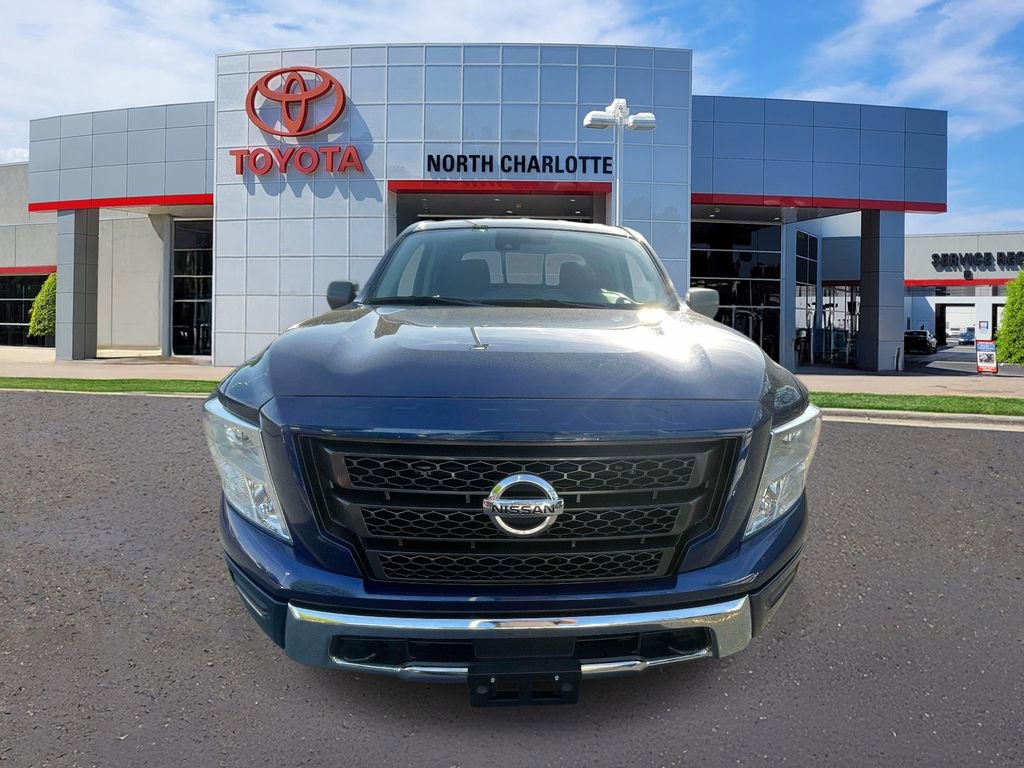 Used 2022 Nissan Titan SV image 4