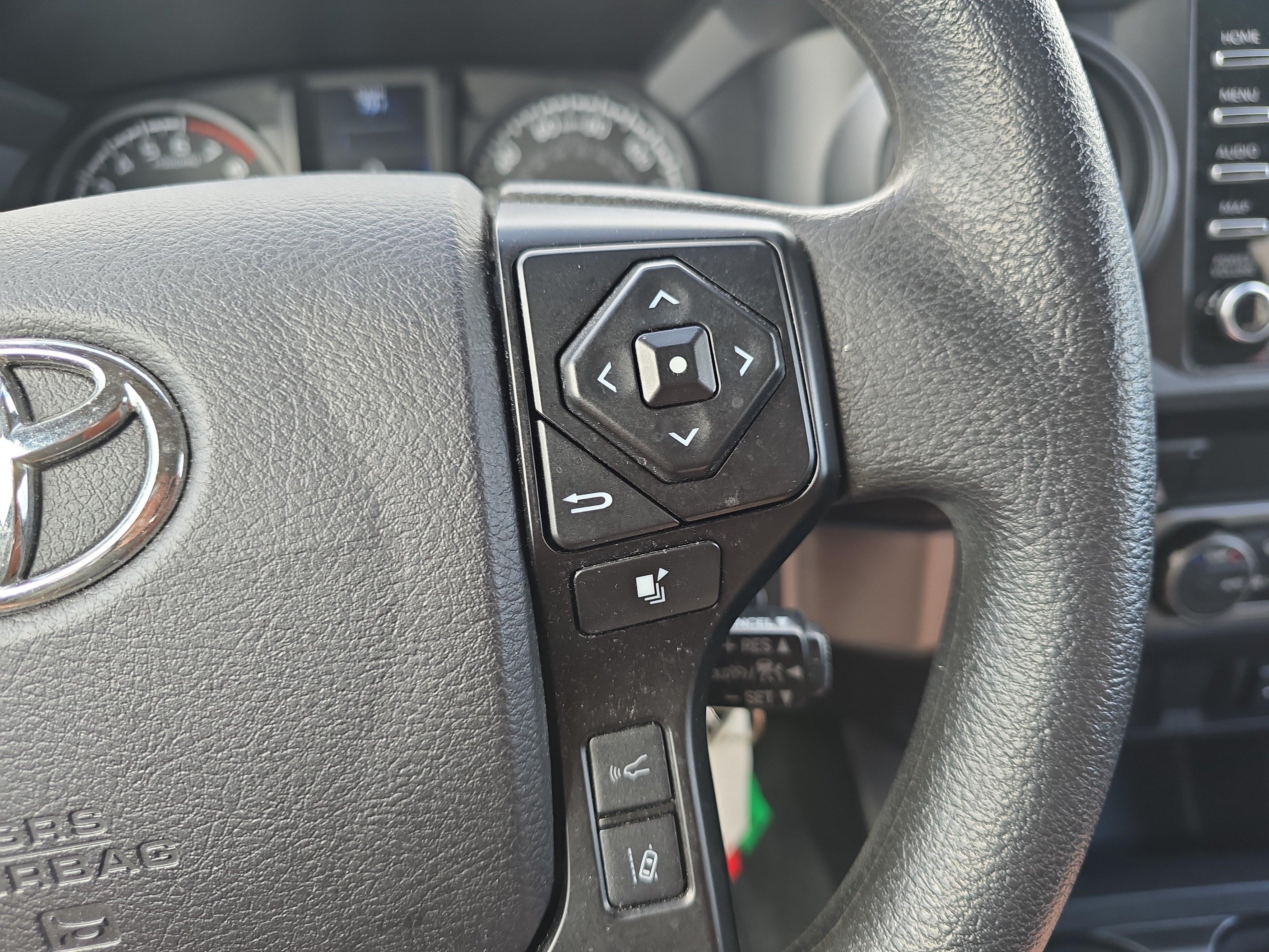 Used 2022 Toyota Tacoma SR AWD/4WD image 23