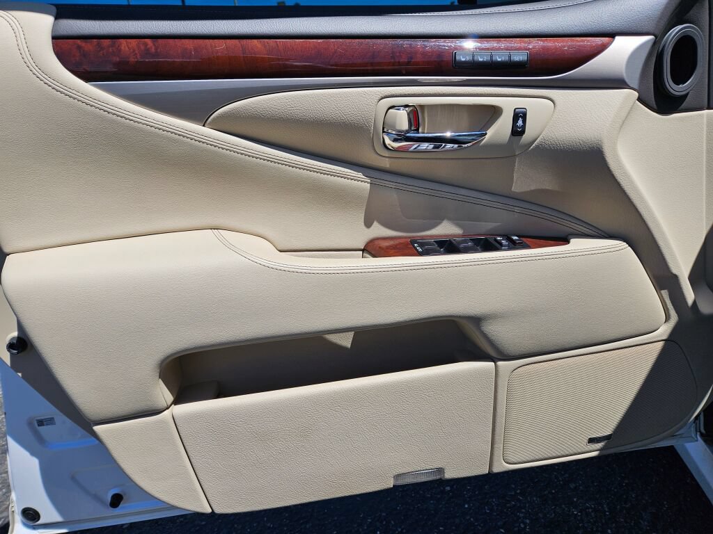 Used 2014 Lexus LS 460 L AWD/4WD image 19