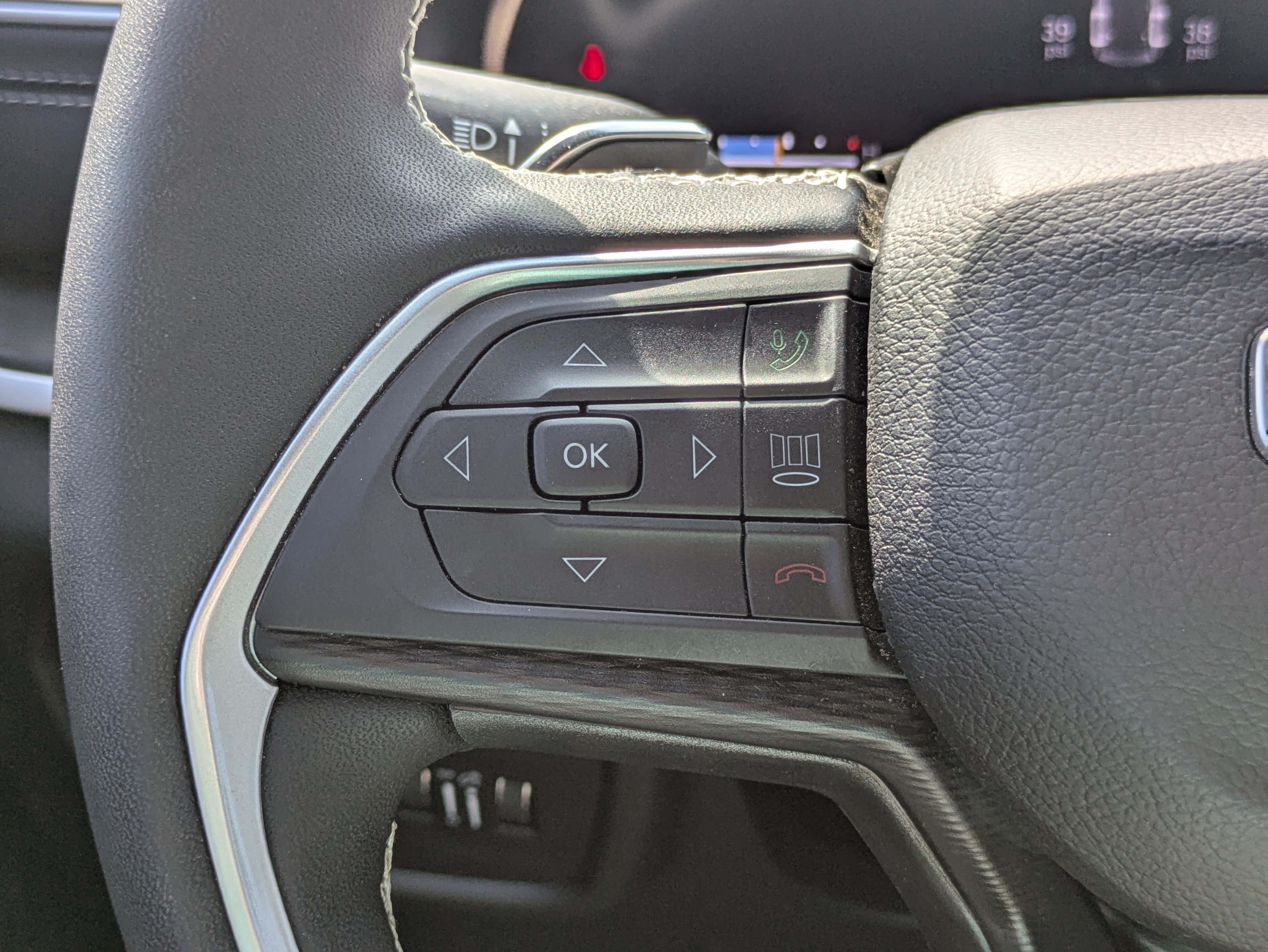 Certified 2025 Jeep Grand Cherokee Altitude RWD image 20
