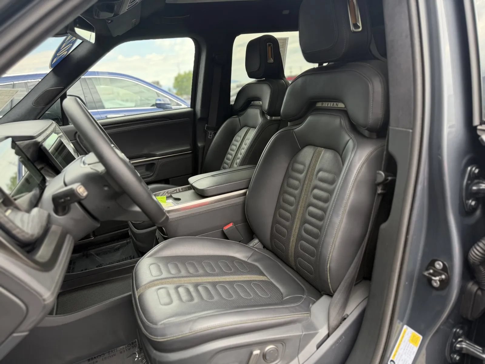 Used 2022 Rivian R1S Launch Edition Quad AWD/4WD image 15