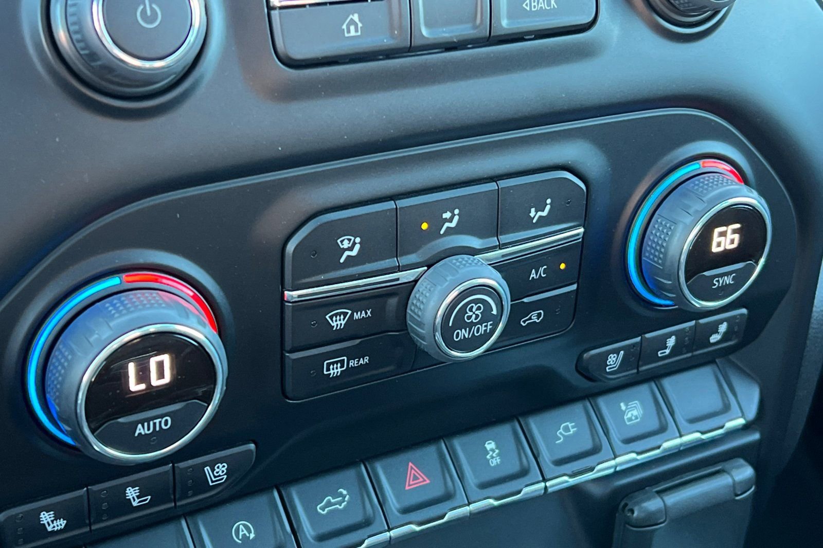 Used 2022 Chevrolet Silverado 1500 LTZ w/ LTZ Convenience Package II image 28