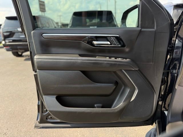Used 2025 Chevrolet Tahoe LT AWD/4WD image 14