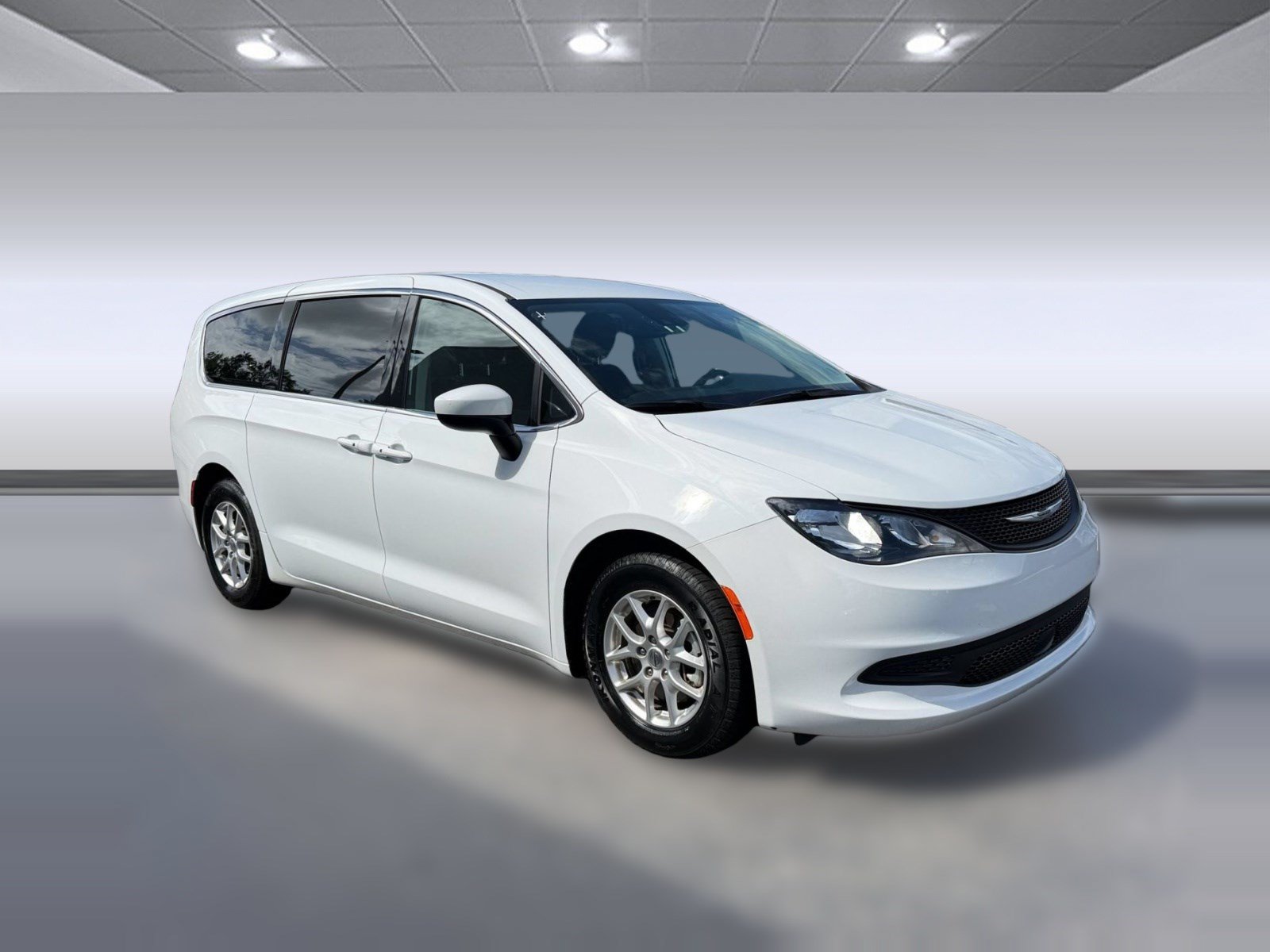 Used 2023 Chrysler Voyager LX FWD image 7