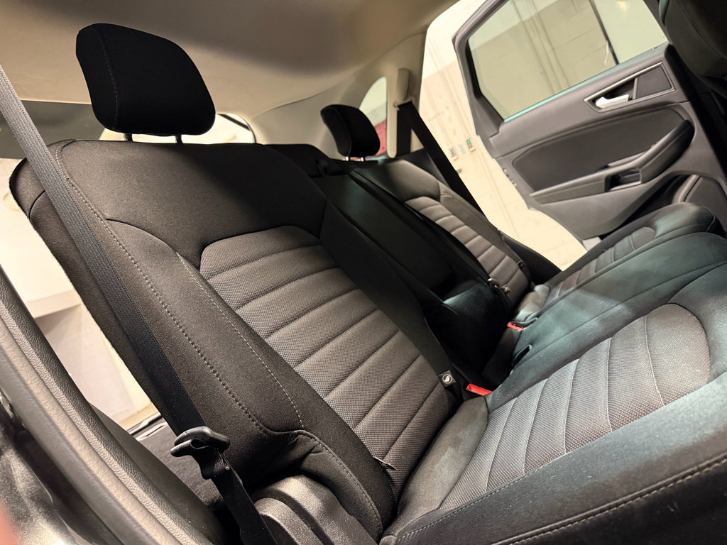 Used 2019 Ford Edge SE image 25