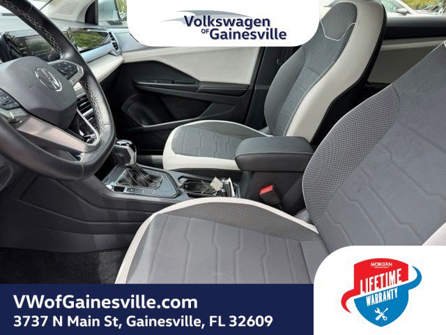 Used 2025 Volkswagen Taos SE FWD image 18