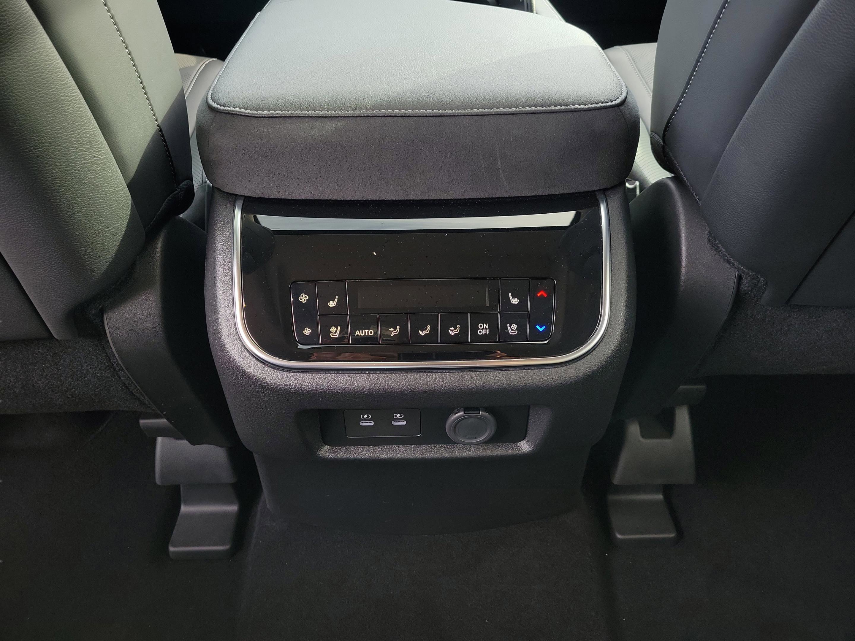 Used 2025 INFINITI QX80 Luxe image 25