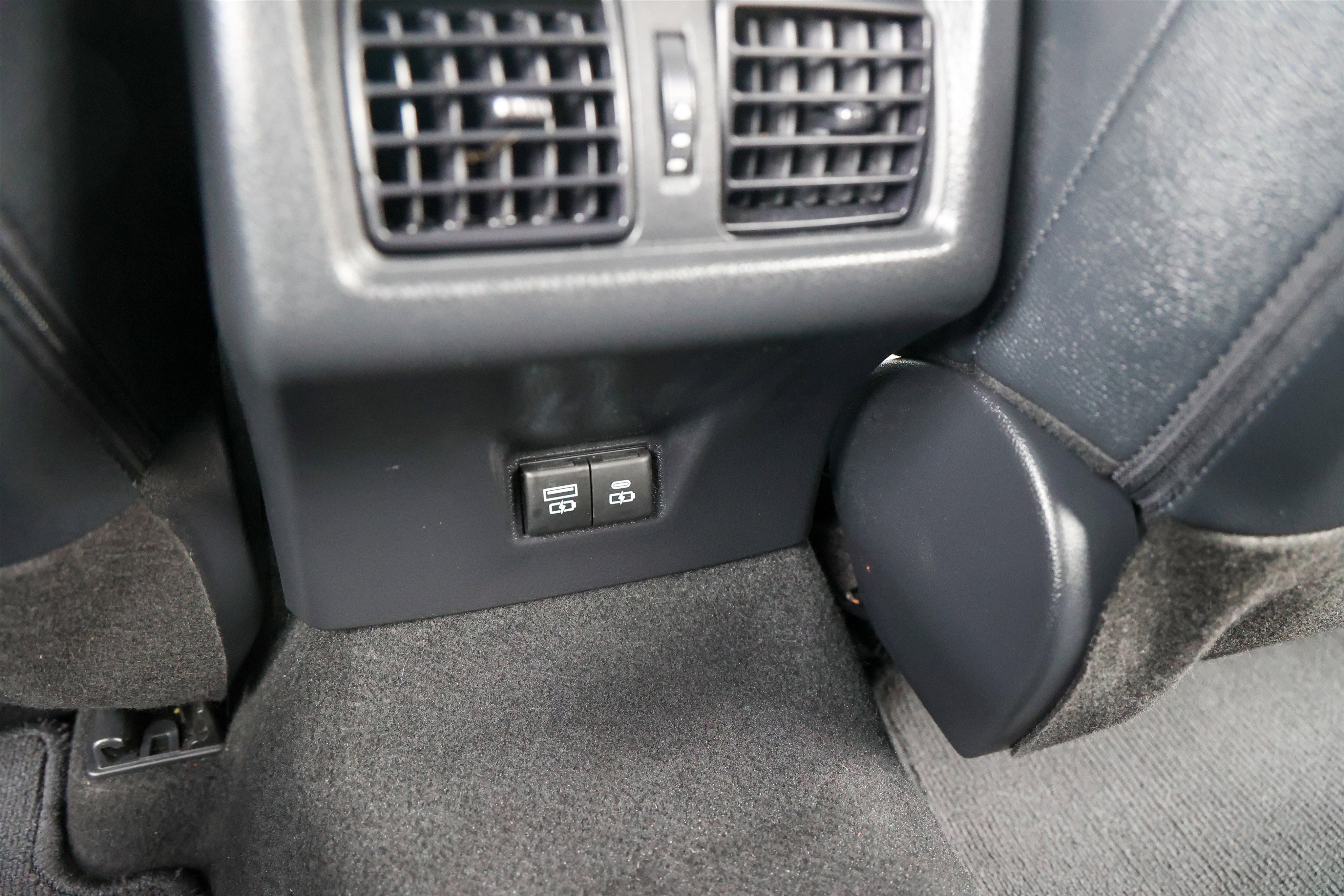 Used 2025 Toyota Camry SE w/ Convenience Package image 35