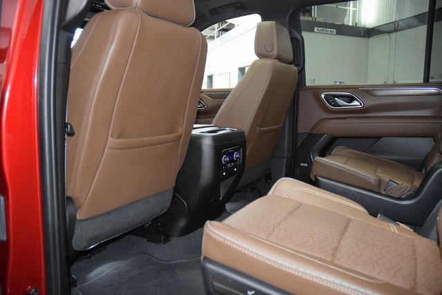 Used 2023 Chevrolet Suburban High Country image 40