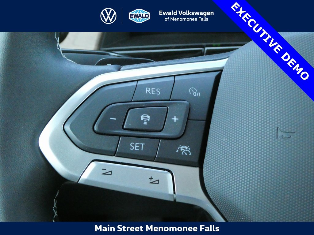 Certified 2025 Volkswagen Atlas SE image 12