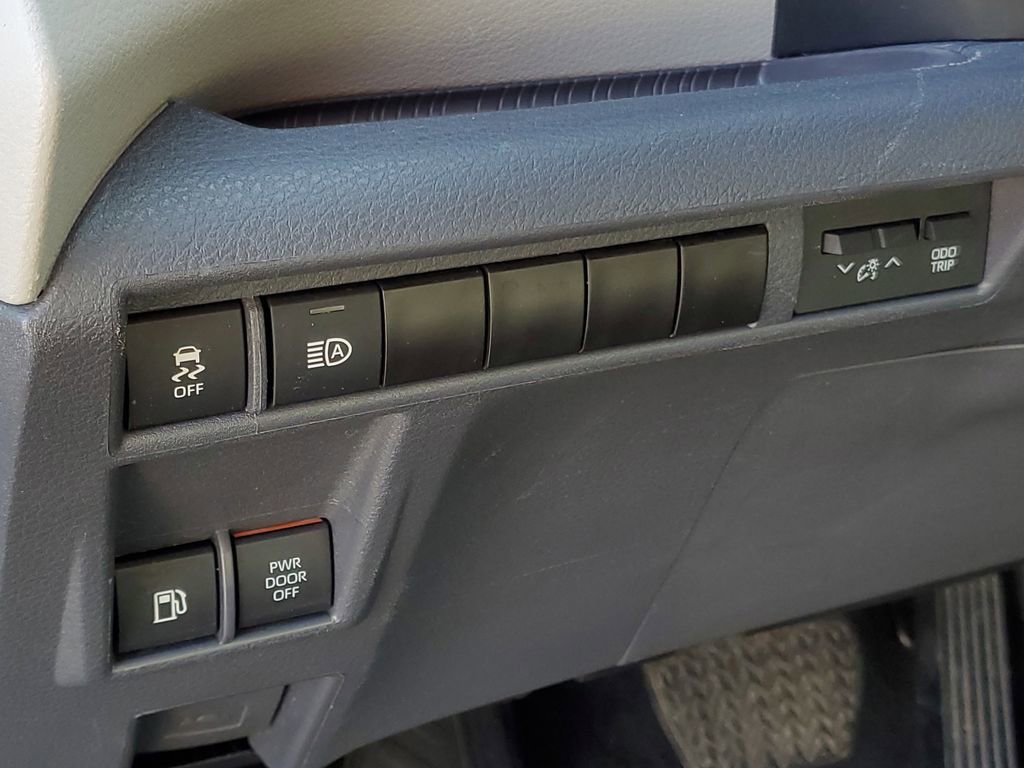 Used 2023 Toyota Sienna LE image 12