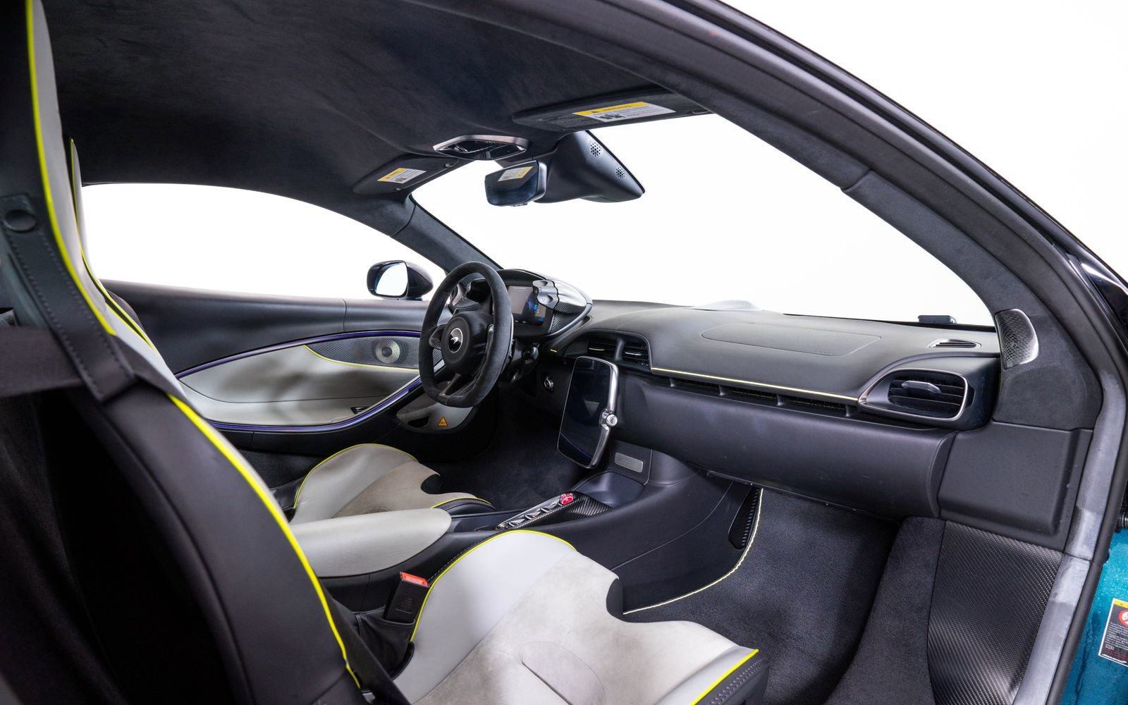 Used 2023 McLaren Artura image 23