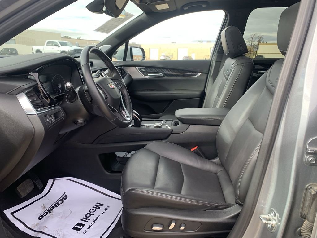 Used 2025 Cadillac XT6 Premium Luxury image 17