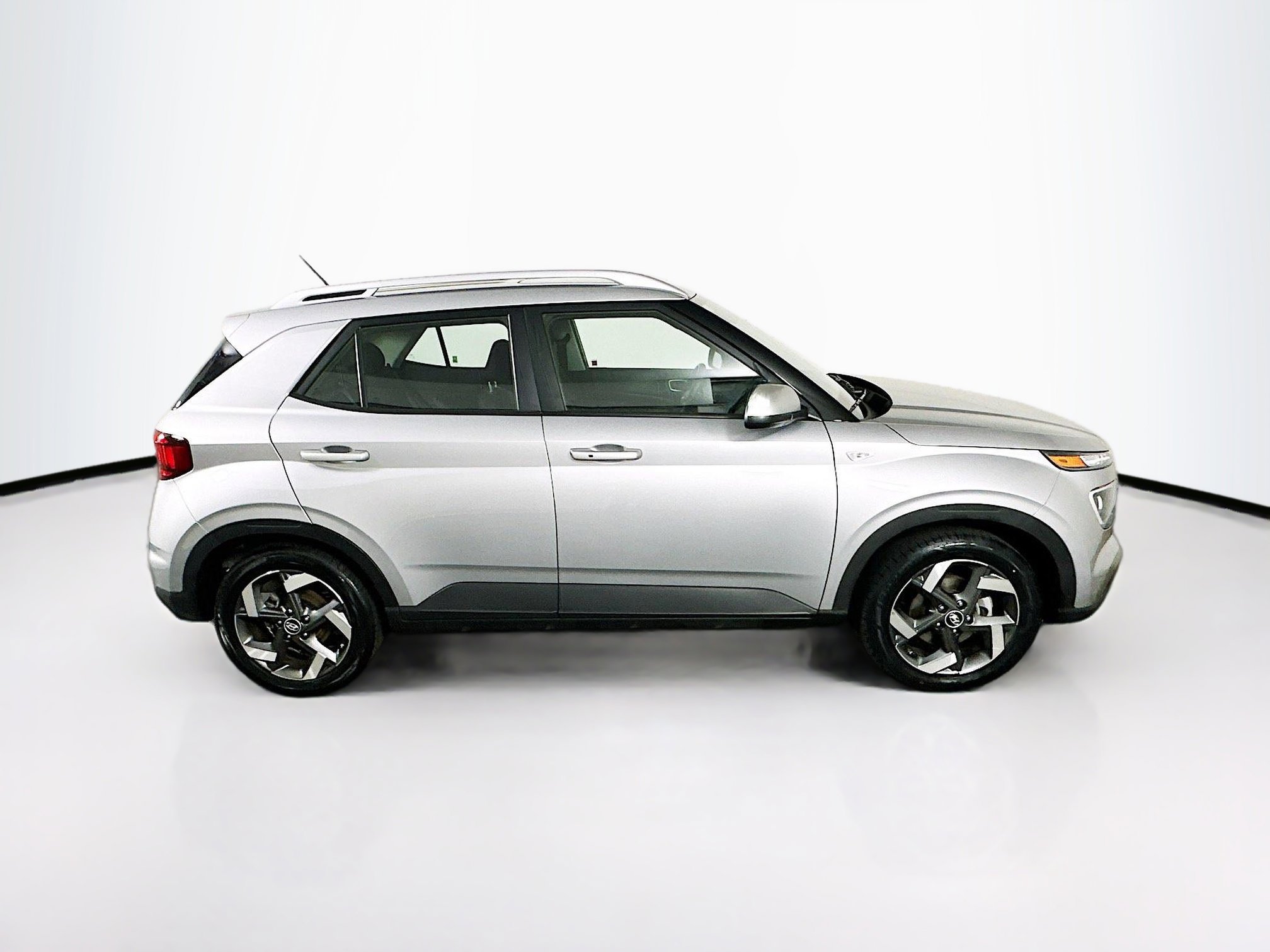 Used 2025 Hyundai Venue SEL image 10