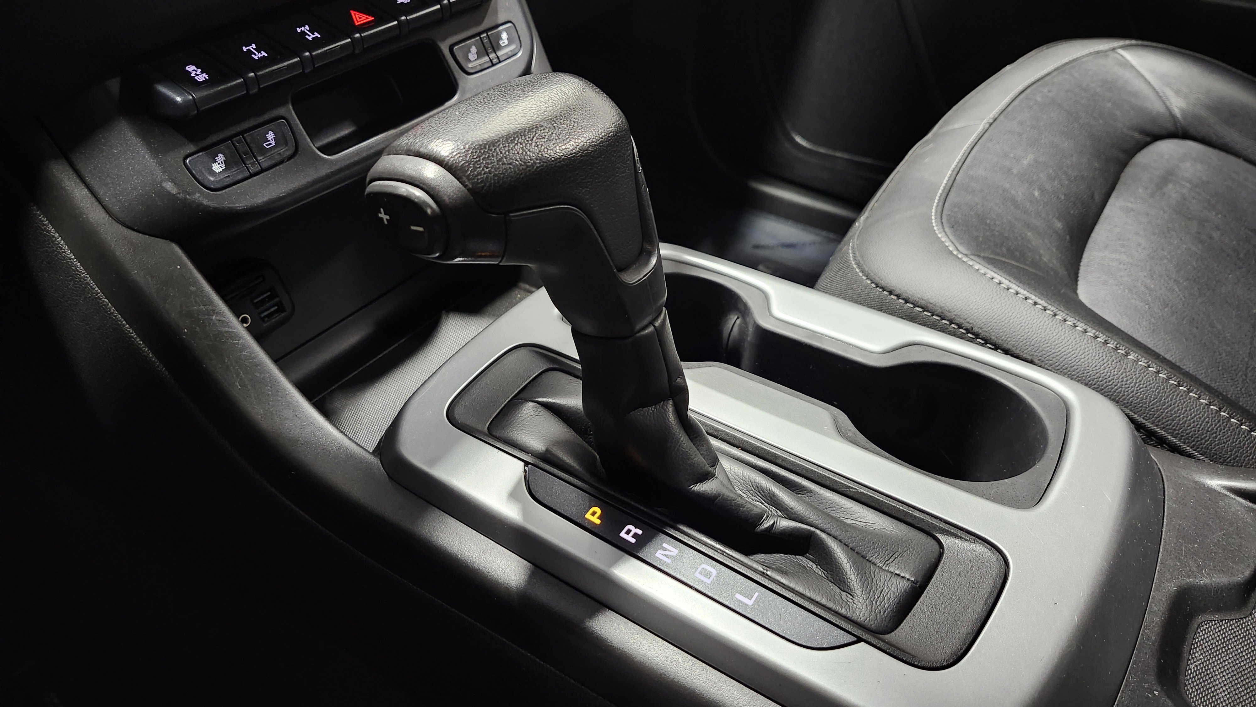 Used 2021 Chevrolet Colorado ZR2 w/ ZR2 Dusk Special Edition image 36