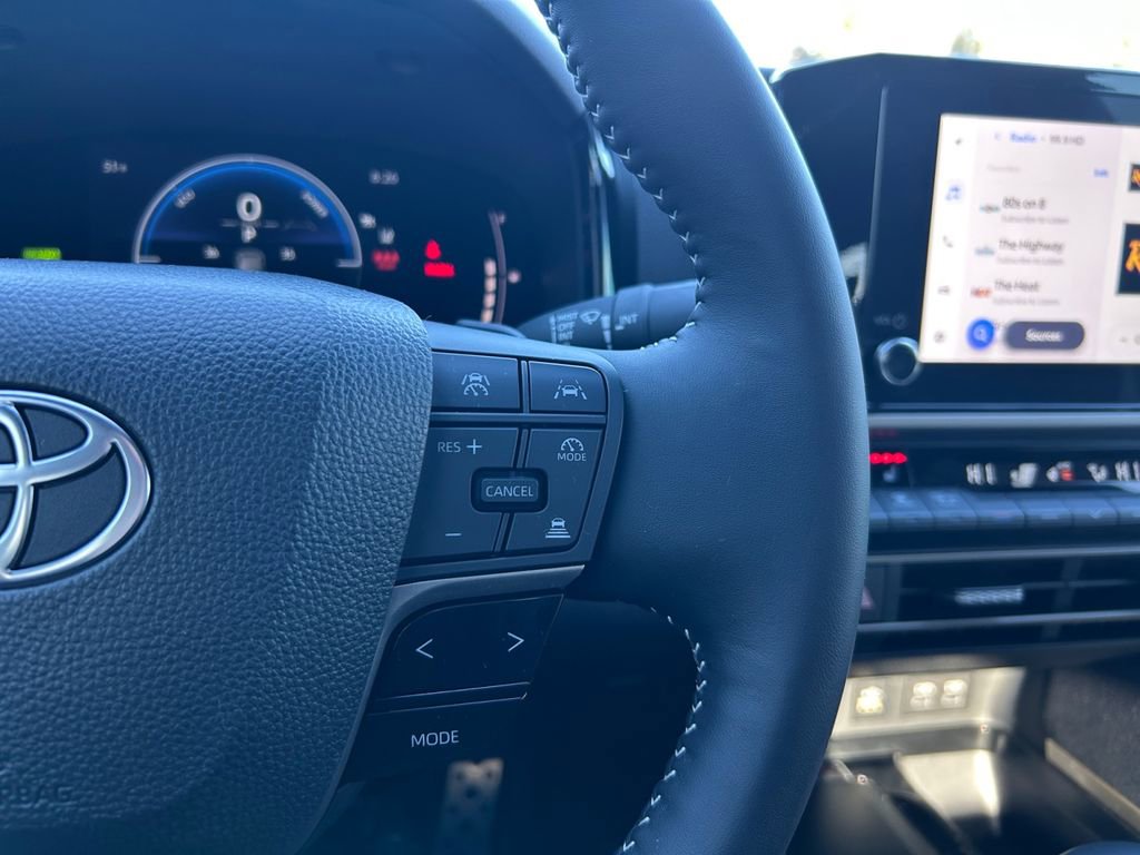 Used 2025 Toyota Camry SE w/ Convenience Package image 18