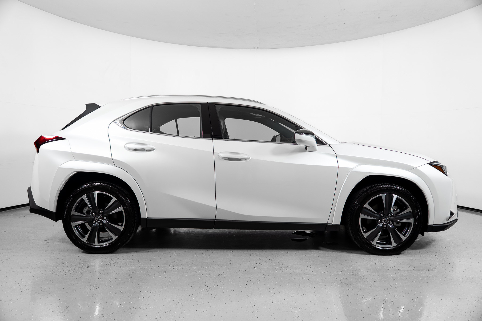 Used 2025 Lexus UX 300h AWD w/ Accessory Package (Z1) image 3
