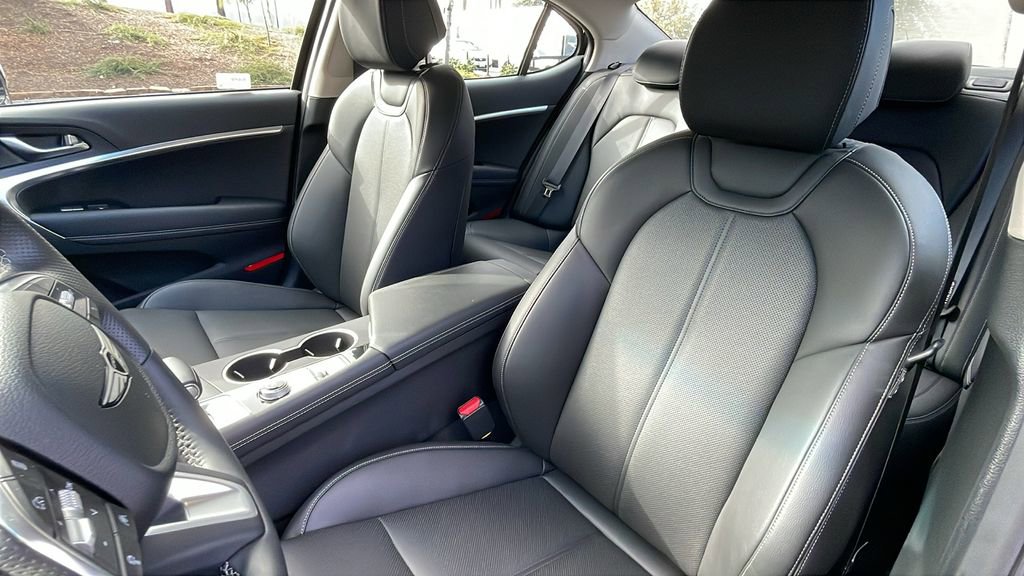 Used 2025 Genesis G70 2.5T image 15
