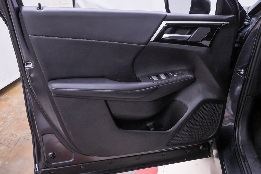 Used 2024 Mitsubishi Outlander SE image 31