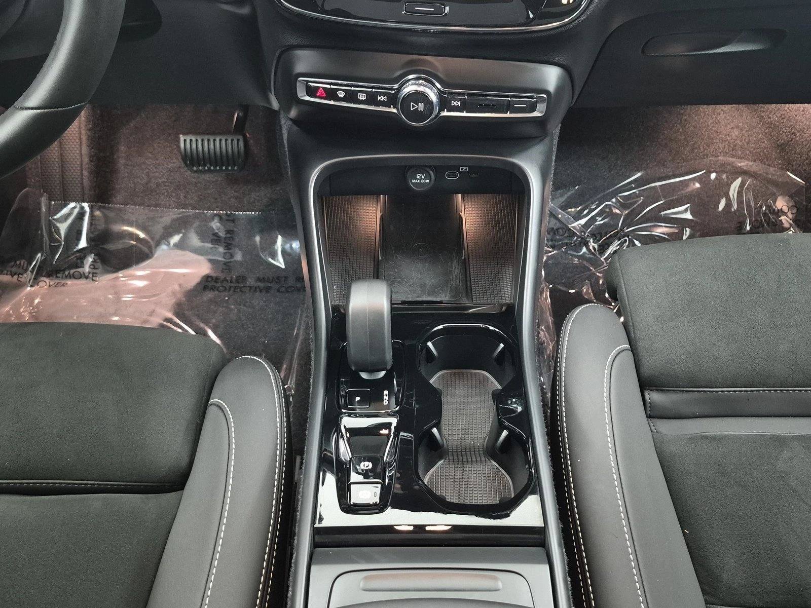 Used 2026 Volvo XC40 B5 Ultra AWD/4WD image 13