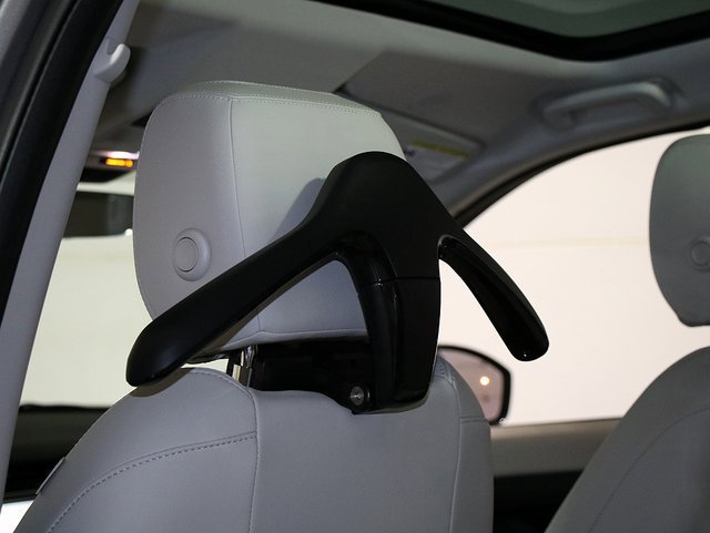 Used 2023 Land Rover Discovery Sport SE image 15