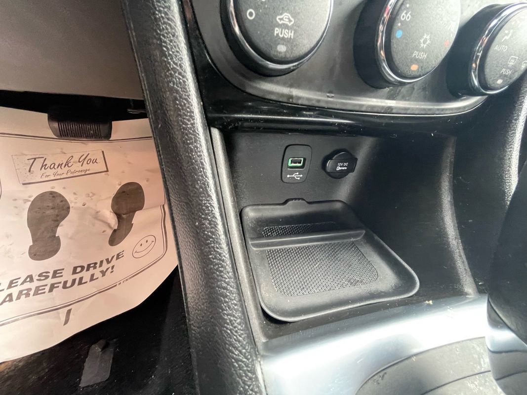 Used 2014 Chrysler 200 Limited image 16