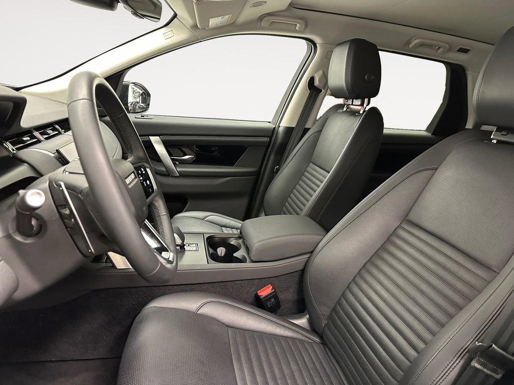 Used 2025 Land Rover Discovery Sport S image 9