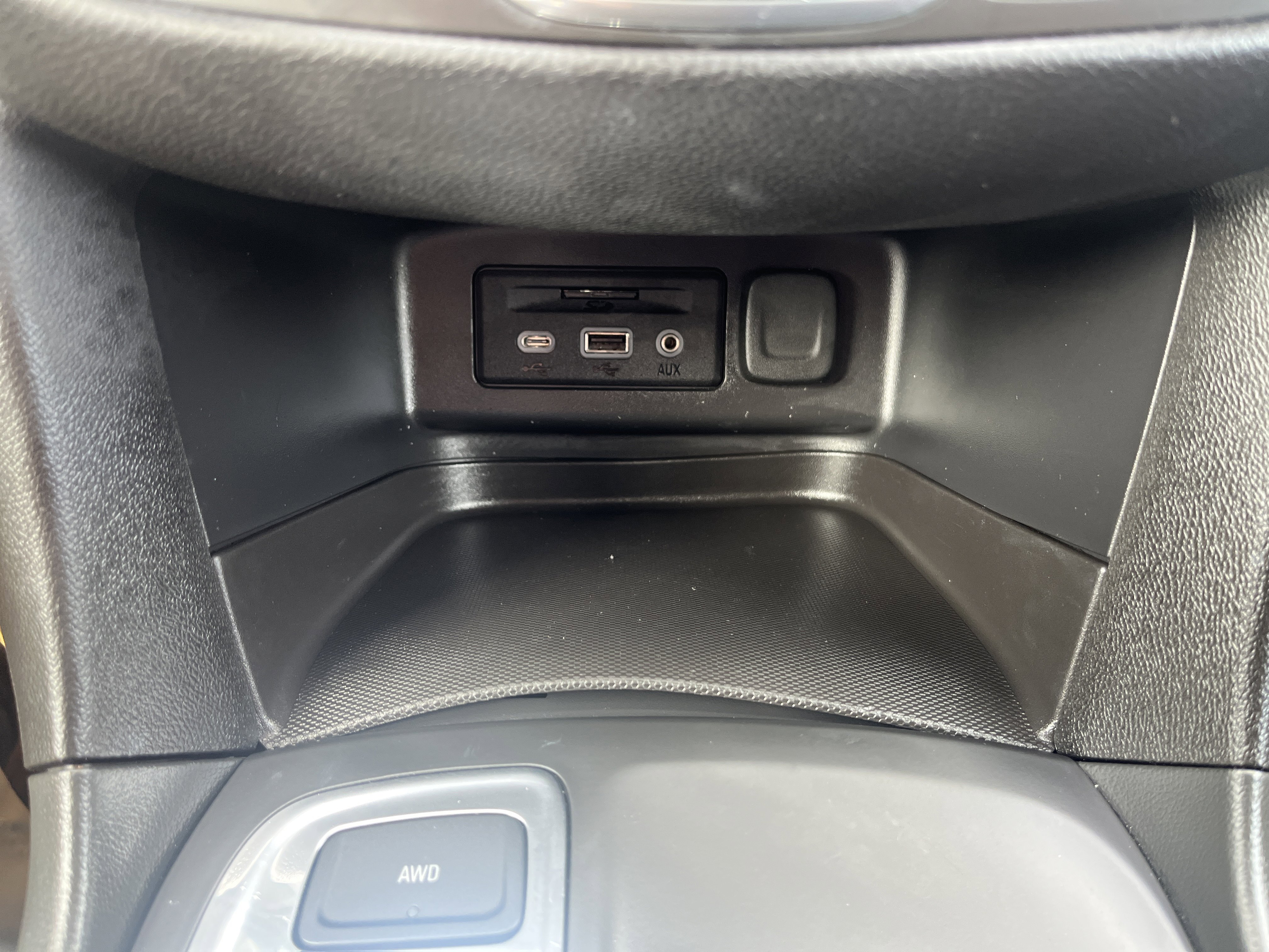 Used 2020 Chevrolet Equinox LT image 29
