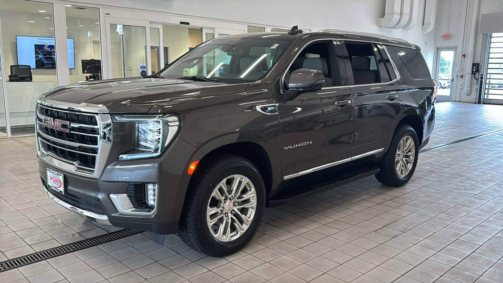 Used 2021 GMC Yukon SLT w/ SLT Luxury Plus Package AWD/4WD image 9