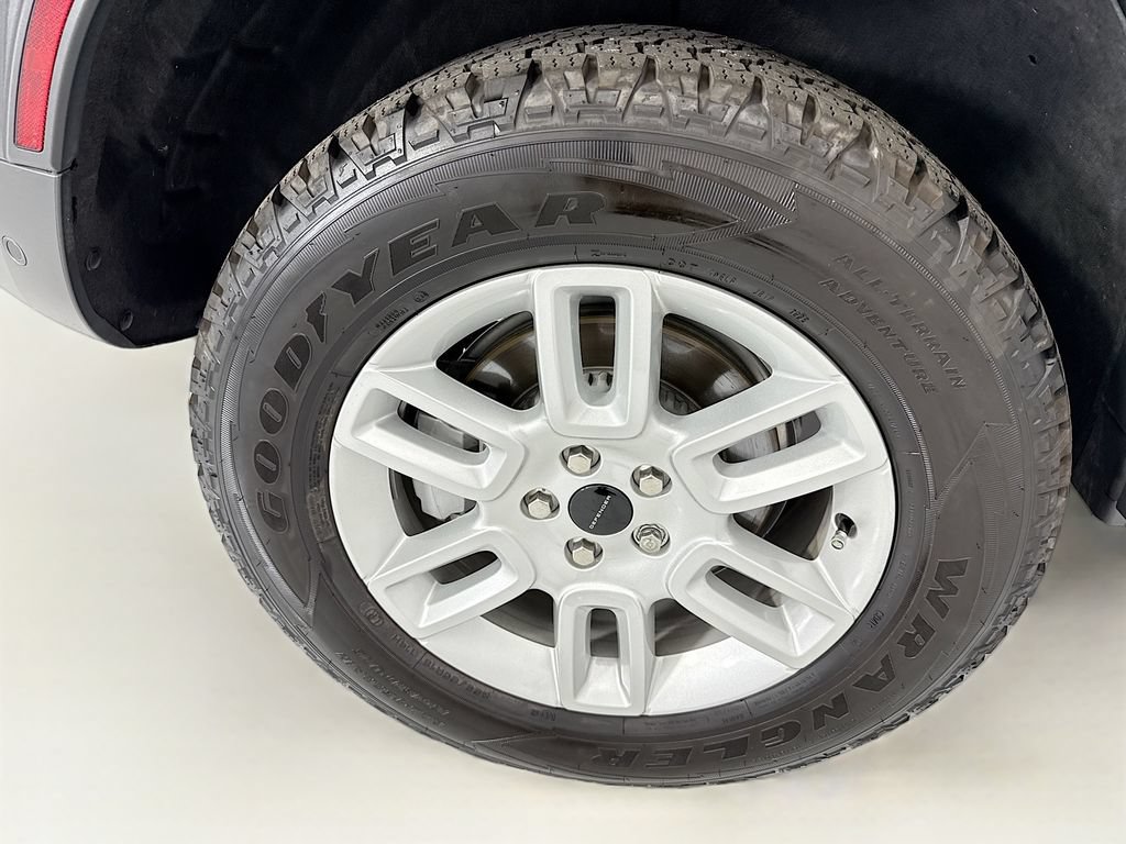 Certified 2026 Land Rover Defender 110 S AWD/4WD image 32