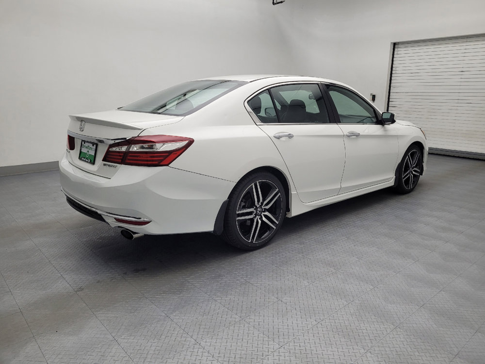 Used 2017 Honda Accord Sport image 10