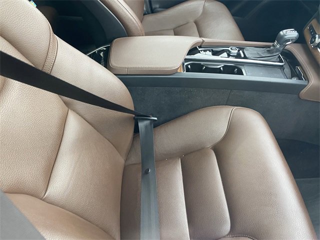 Used 2022 Volvo XC90 T6 Momentum w/ Advanced Package image 6