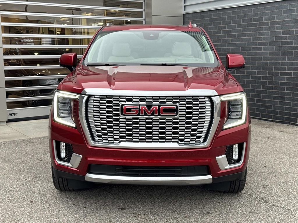 Used 2023 GMC Yukon XL Denali image 2