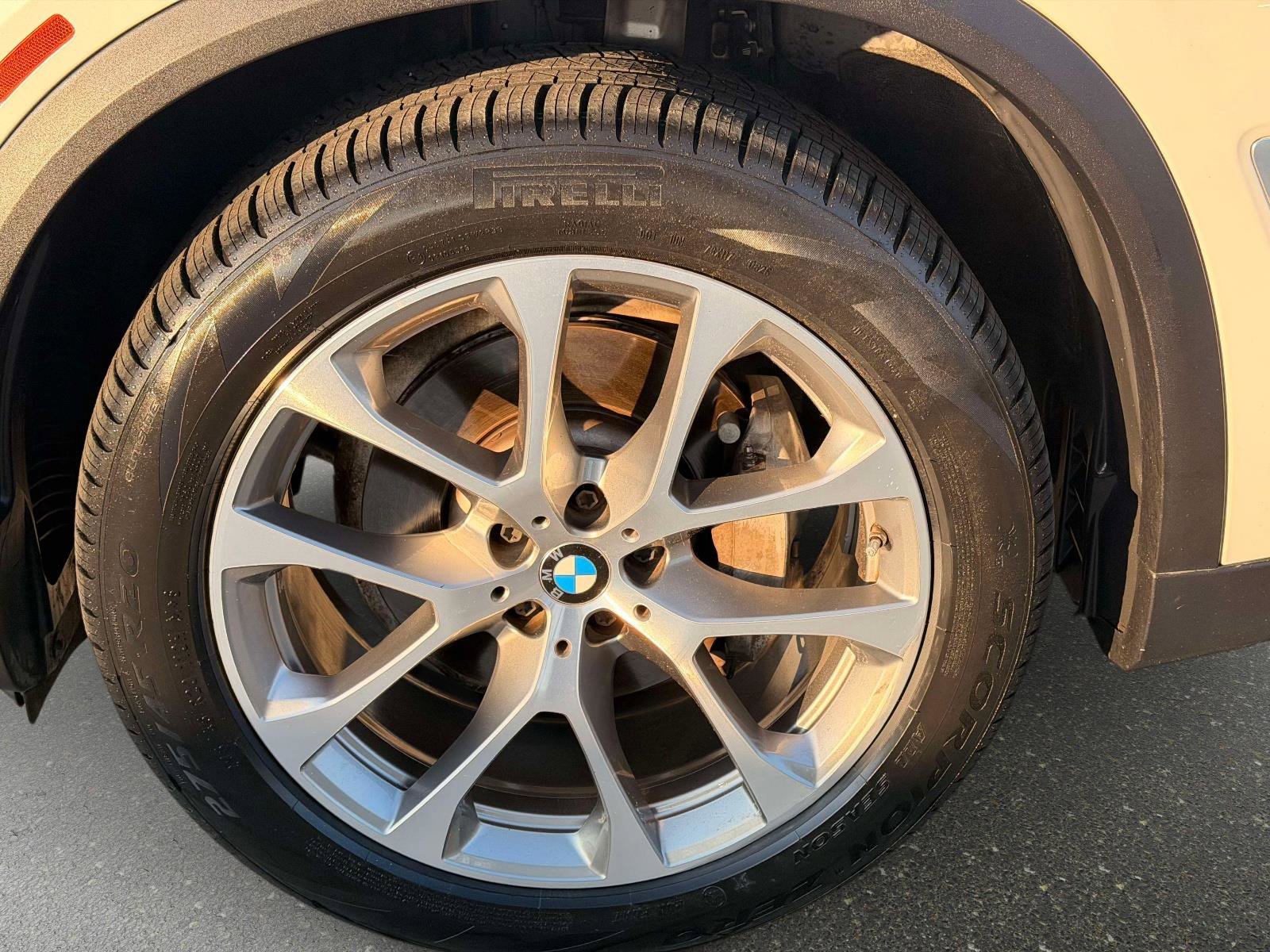 Used 2019 BMW X5 xDrive40i w/ Premium Package 2 AWD/4WD image 8
