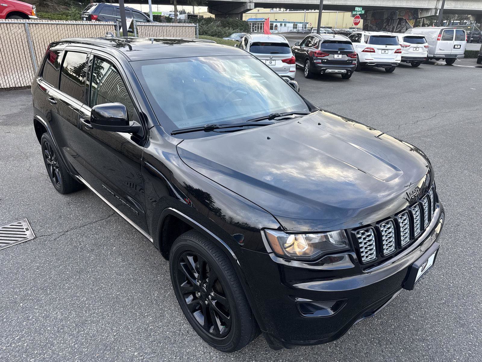 Used 2018 Jeep Grand Cherokee Altitude image 4