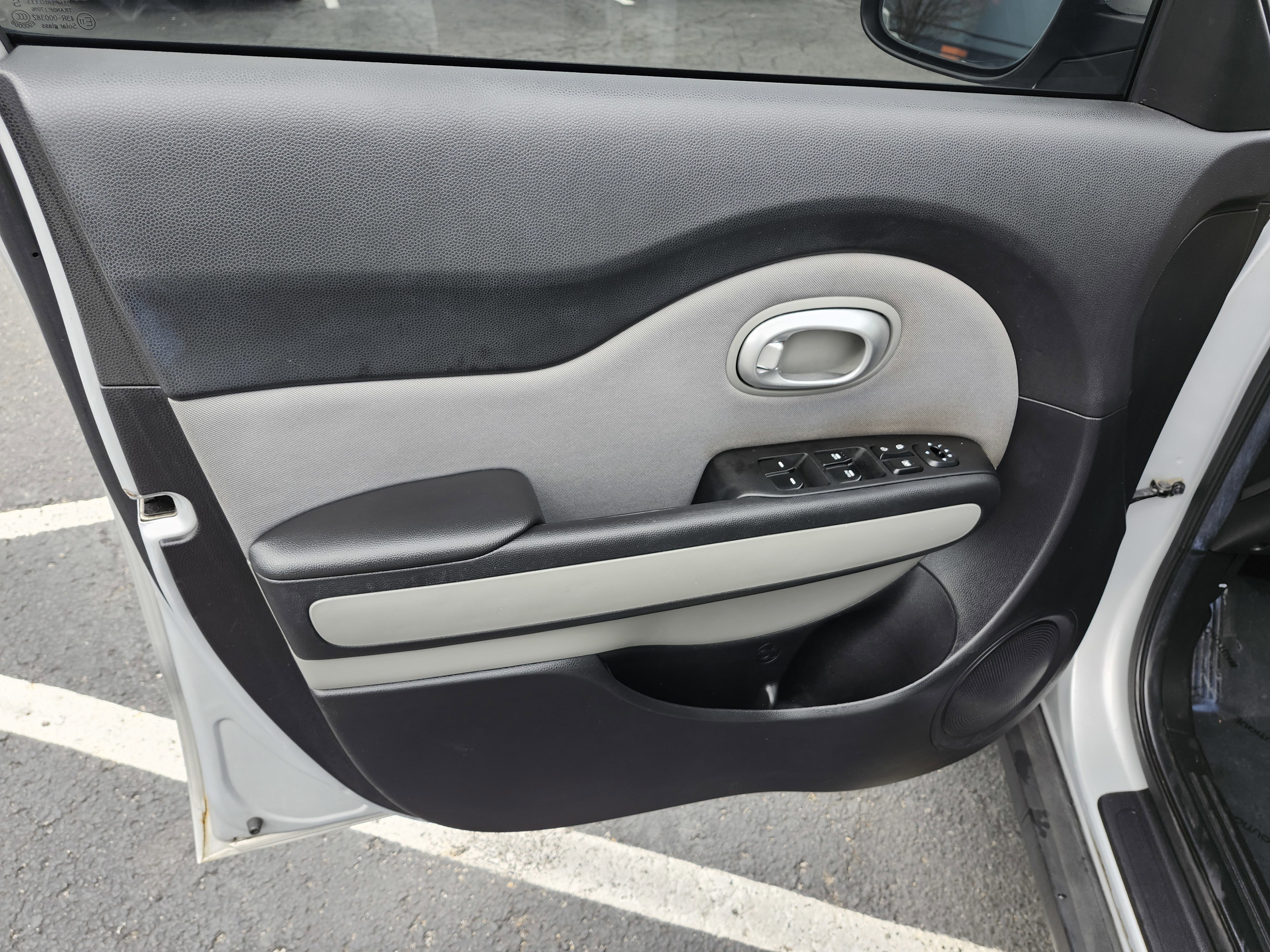 Used 2016 Kia Soul + image 21