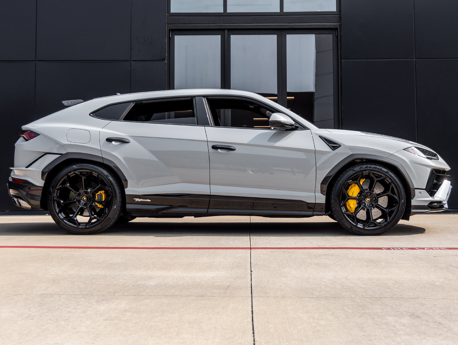 Used 2024 Lamborghini Urus Performante AWD/4WD image 9