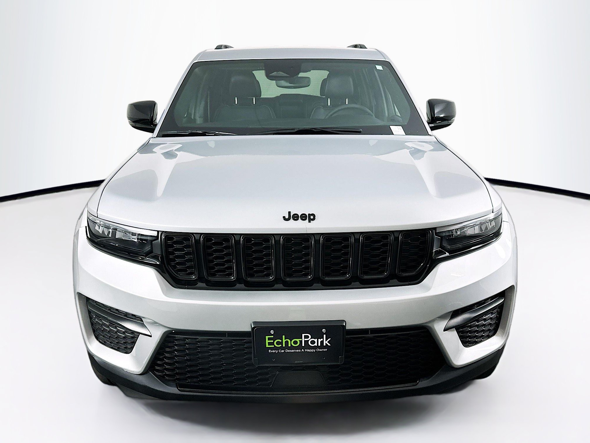 Used 2023 Jeep Grand Cherokee Altitude AWD/4WD image 2