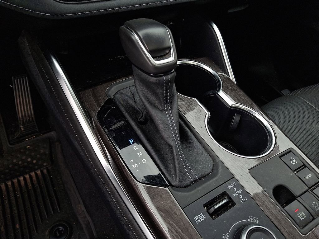 Used 2023 Toyota Highlander Limited image 12