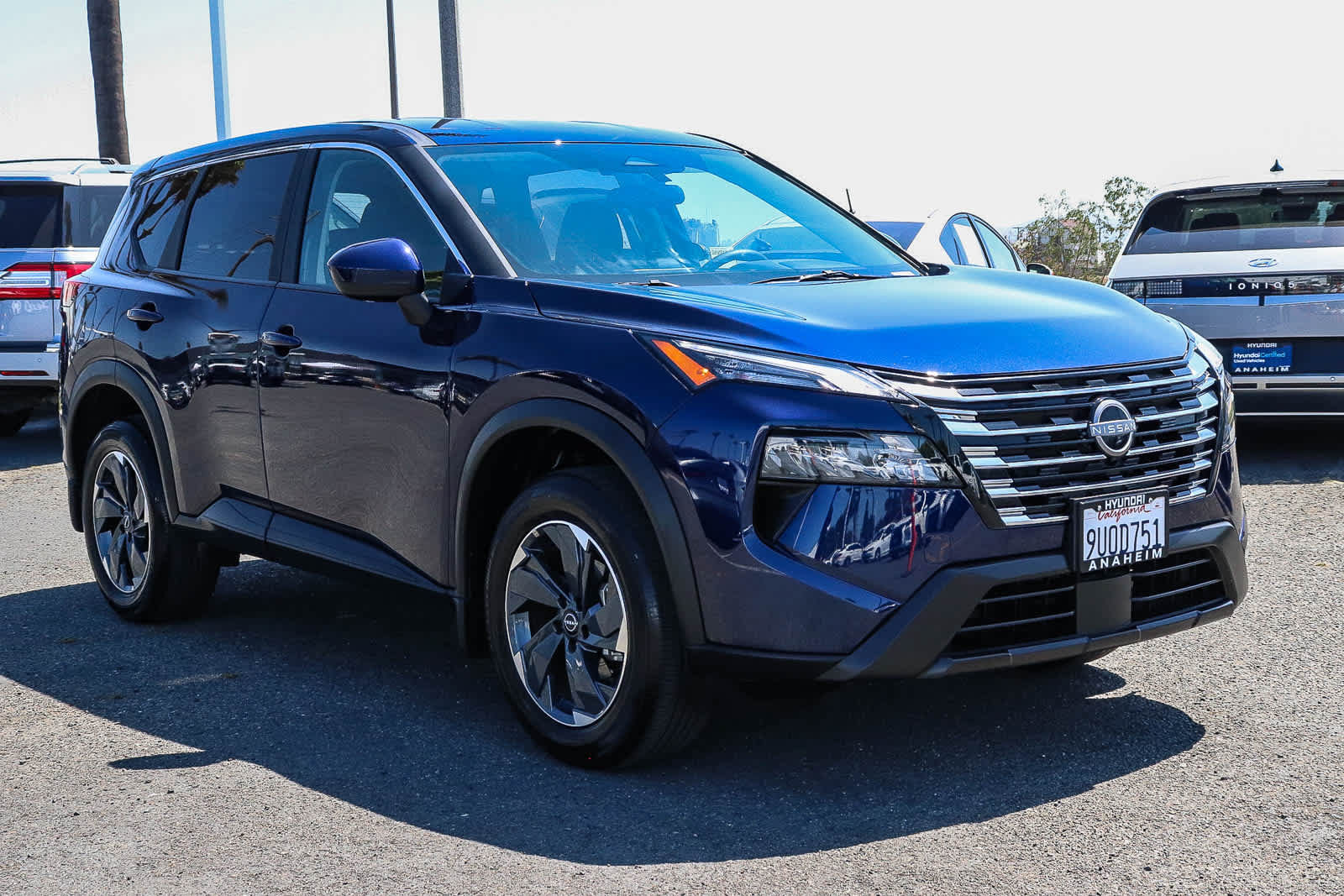 Used 2025 Nissan Rogue SV FWD image 3