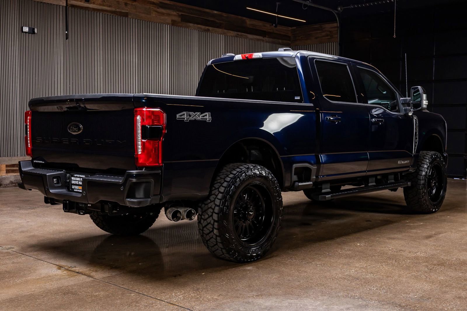 Used 2025 Ford F350 Lariat w/ Black Appearance Package image 10