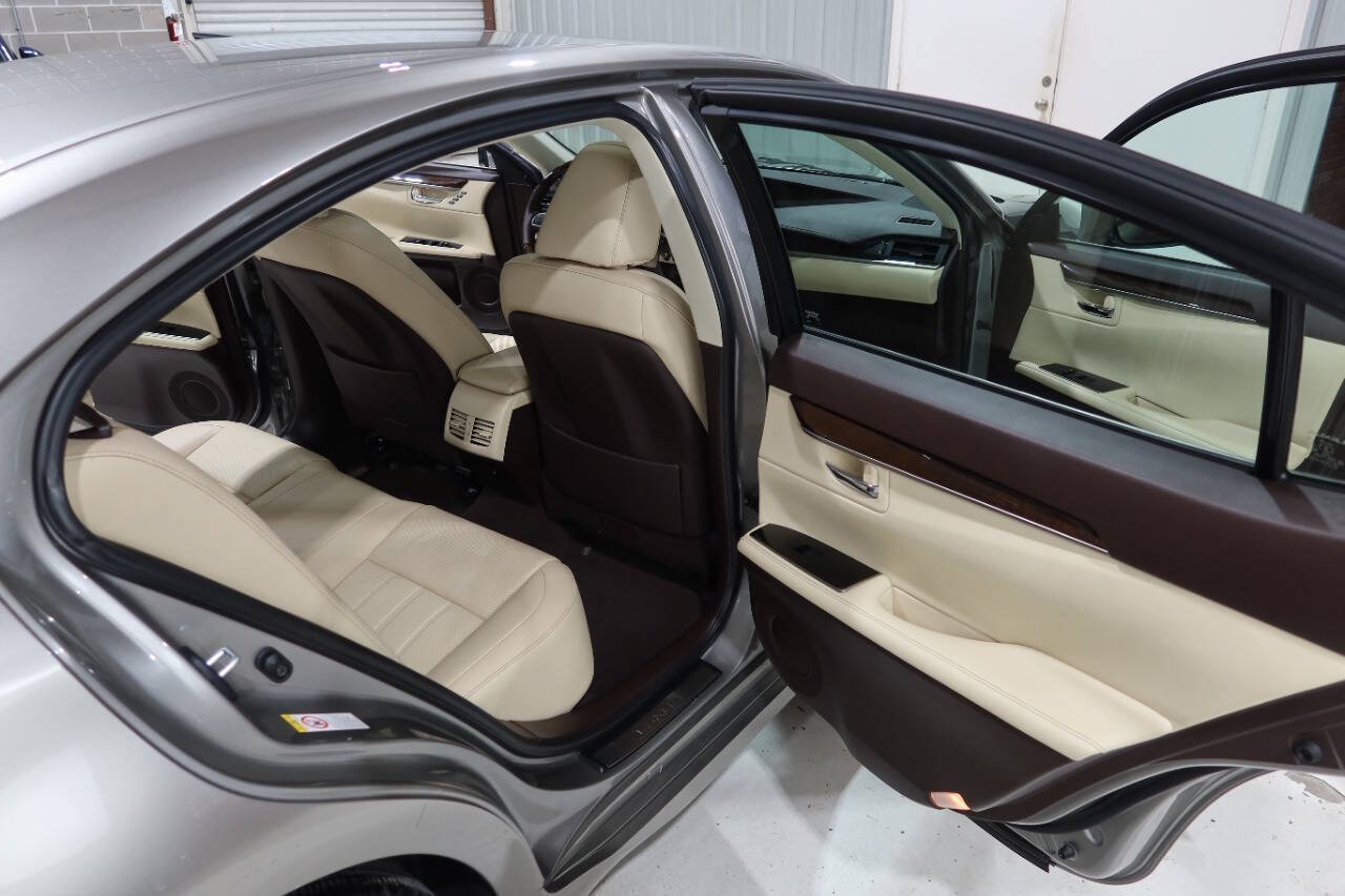 Used 2018 Lexus ES 350 w/ Luxury Package w/Wood Trim FWD image 14