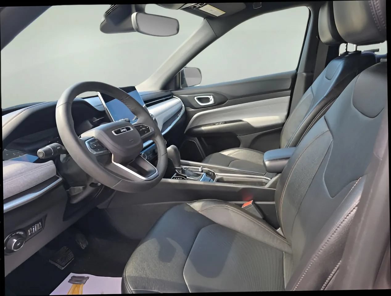 Used 2023 Jeep Compass Latitude AWD/4WD image 10