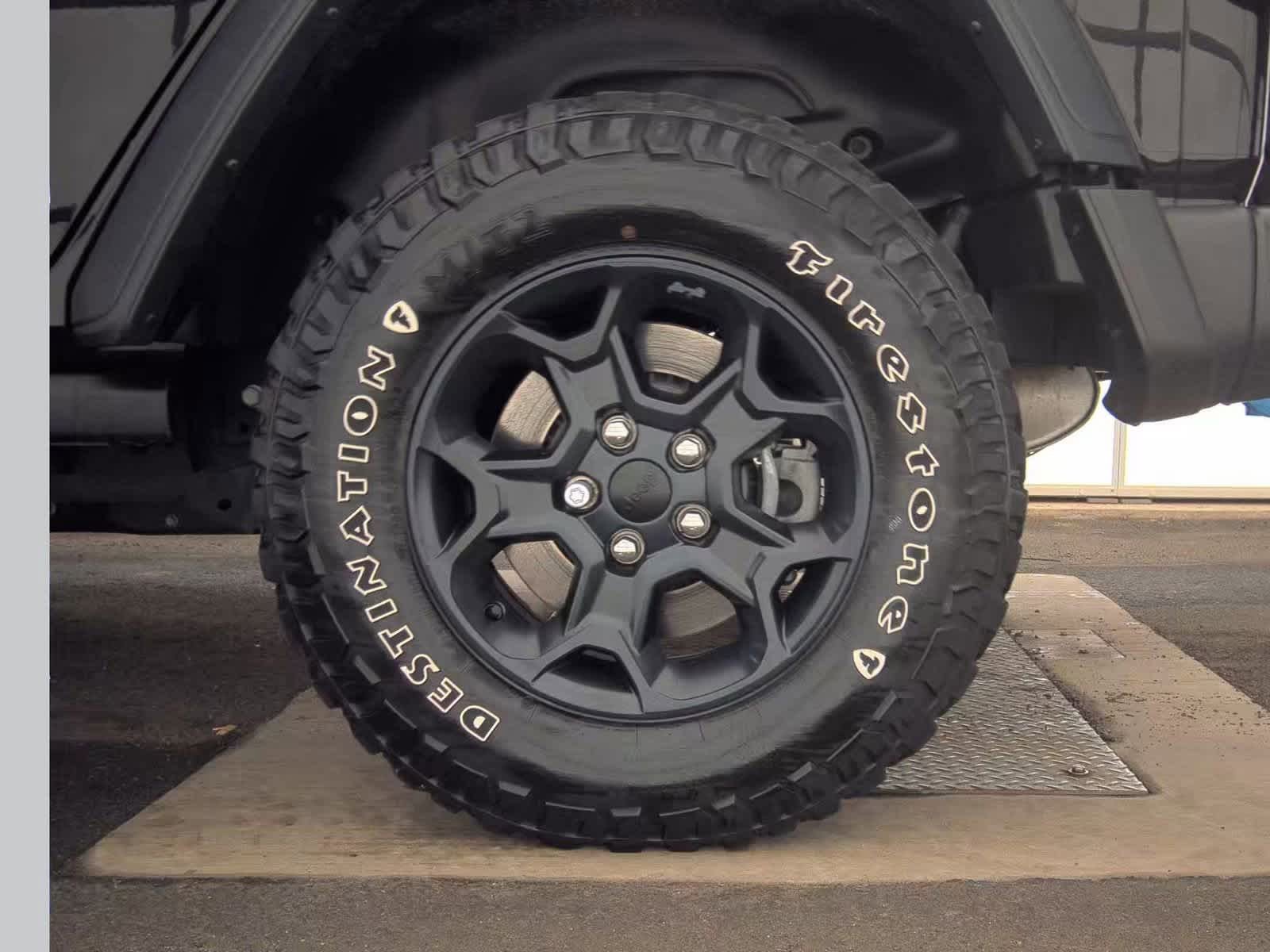 Used 2023 Jeep Wrangler Unlimited w/ Sun & Screen Package image 24