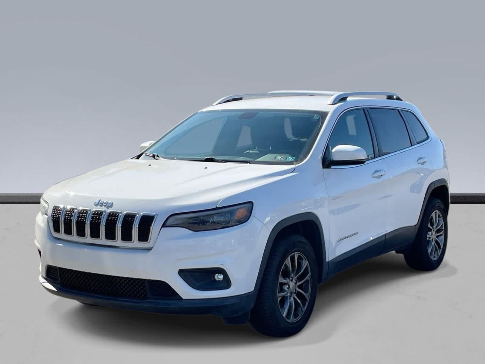 Used 2019 Jeep Cherokee Latitude Plus w/ Cold Weather Group AWD/4WD image 1