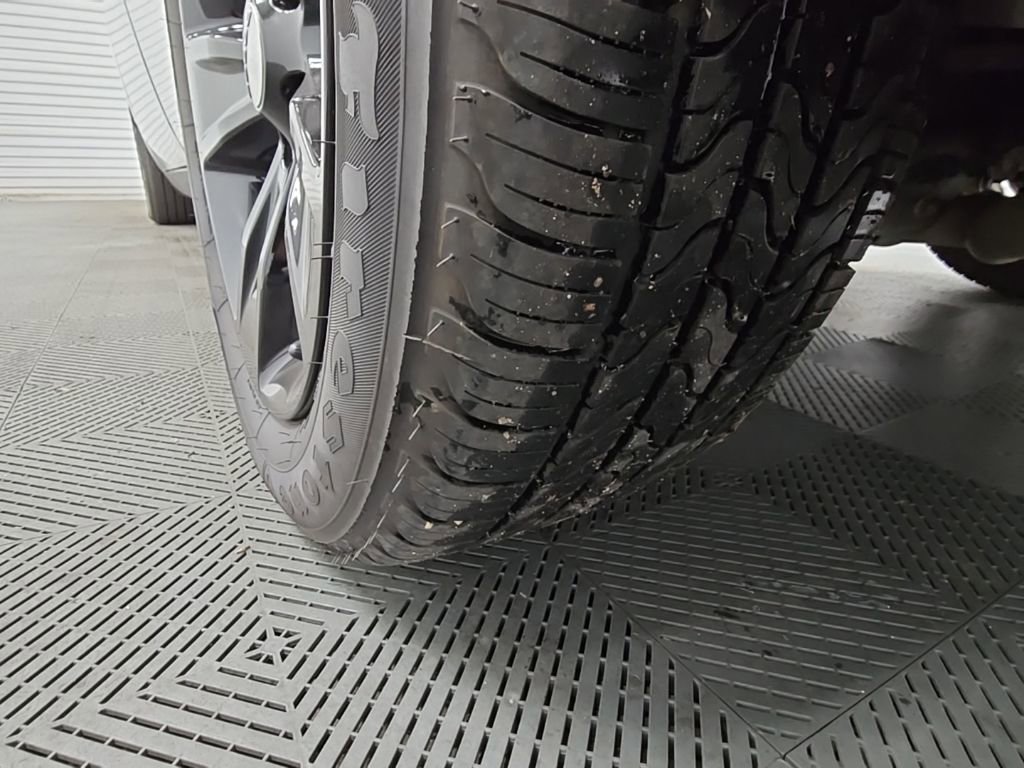 Used 2015 Dodge Challenger SXT image 35