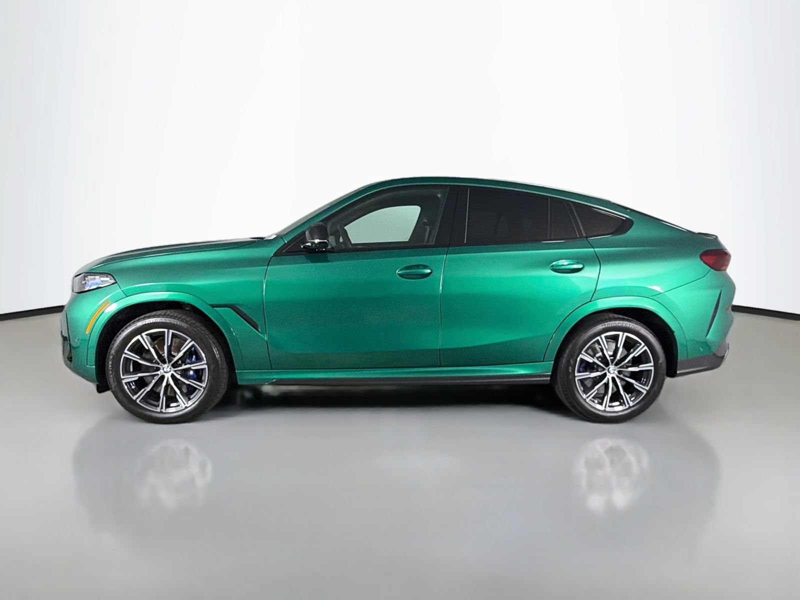 Used 2027 BMW X6 M60i AWD/4WD image 4