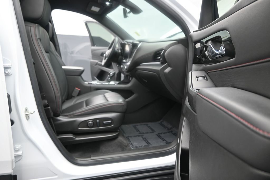 Used 2024 Chevrolet Traverse RS FWD image 17