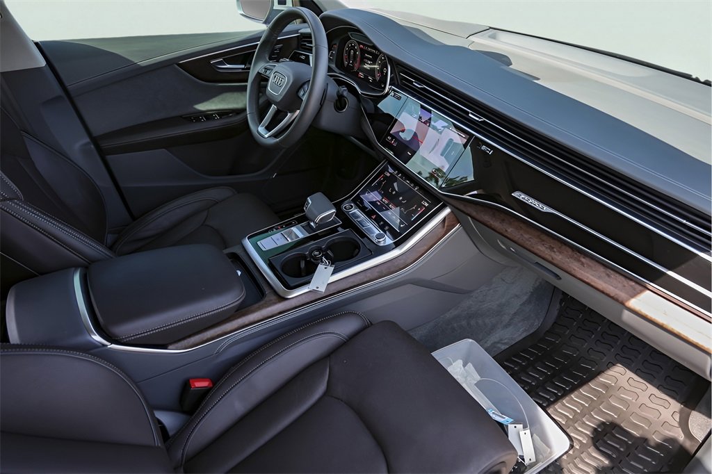 Used 2024 Audi Q8 Prestige image 33