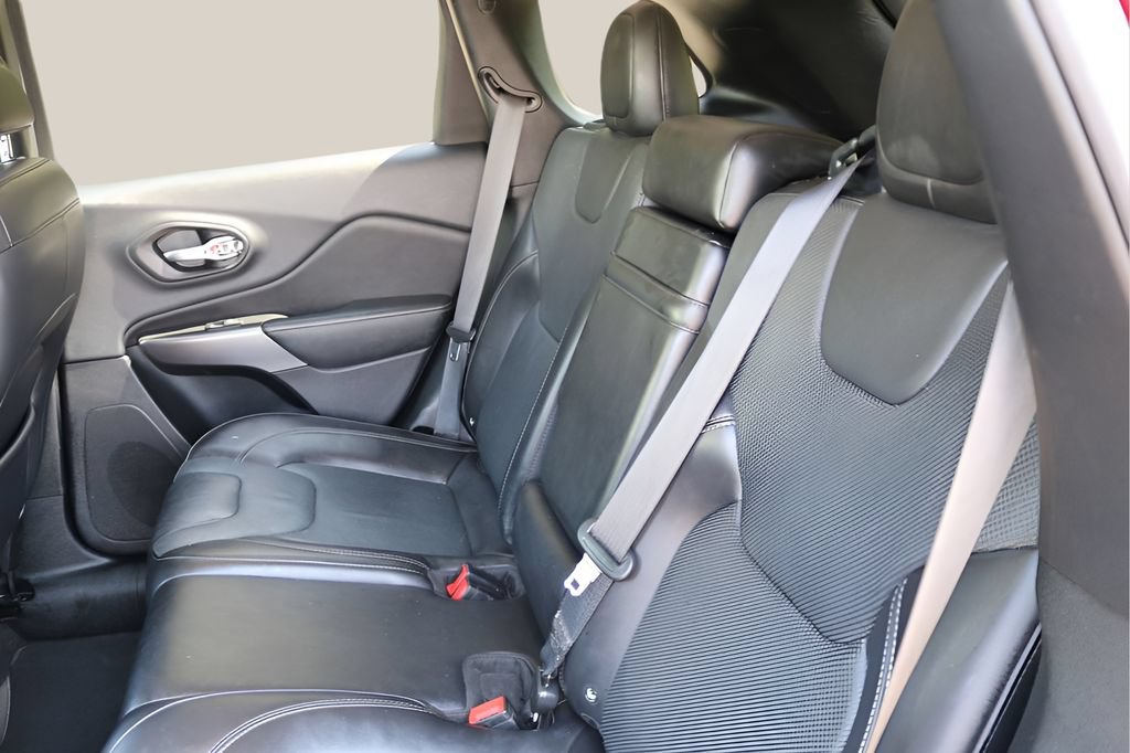 Used 2019 Jeep Cherokee Limited FWD image 15
